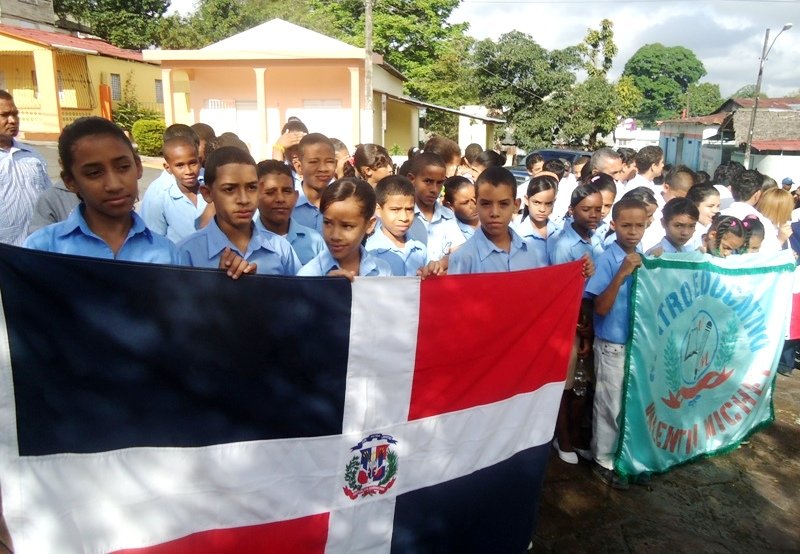 Estudiantes en Celebración de La Gesta del 2 de Mayo